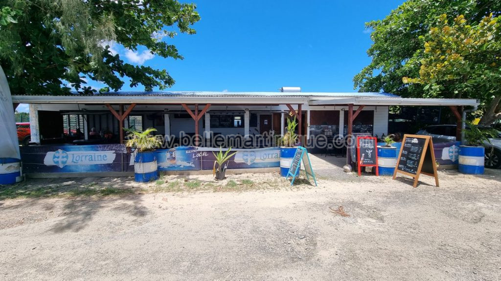 la-peniche-restaurant-sainte-anne-martinique-façade