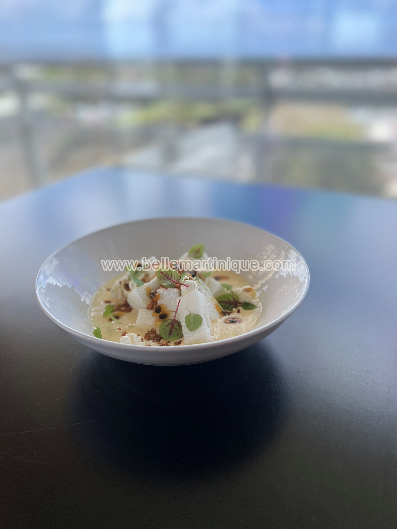 Ile Flottante au Fruit de la Passion Eclats de Nougat Pays (chef Ruddy NONONE – restaurant Le Dôme – Fort de France)