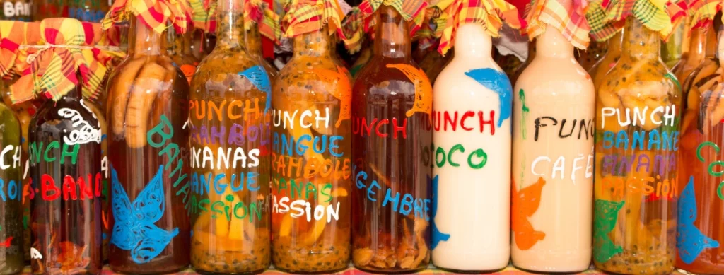 Ti-punch-traditionnel-cocktail-crs-arrangé-rhum arrangé-apéro-apéritif-restaurant-marché-martinique-antilles-caraibes